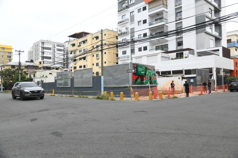 Faltan señales de tránsito en “esquina de la muerte” en la Roberto Pastoriza