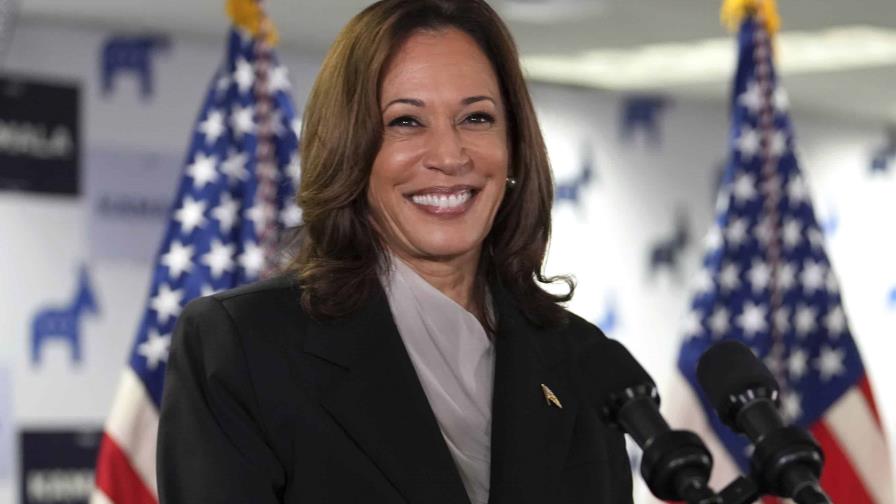 La vicepresidenta Kamala Harris pronuncia un discurso en la sede de su campaña en Wilmington, Delaware